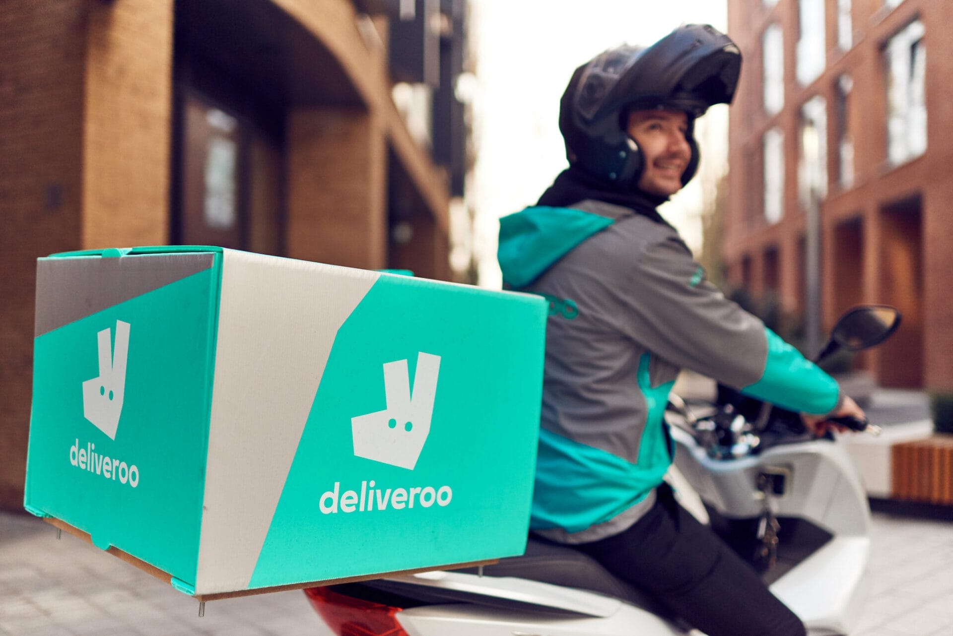 Deliveroo ouvre son premier magasin physique au Royaume-Uni.