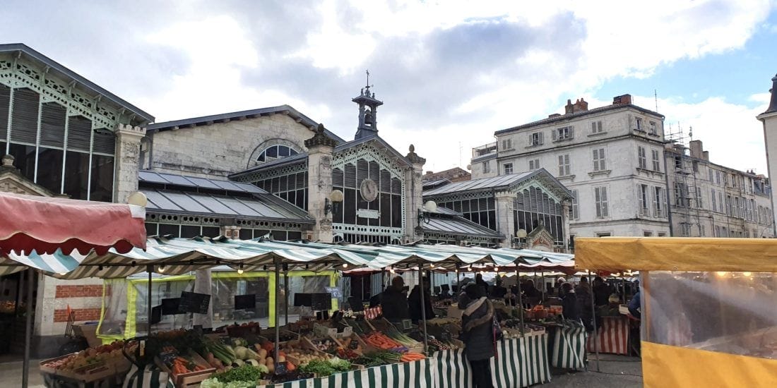 Le marché traditionnel de La Rochelle.