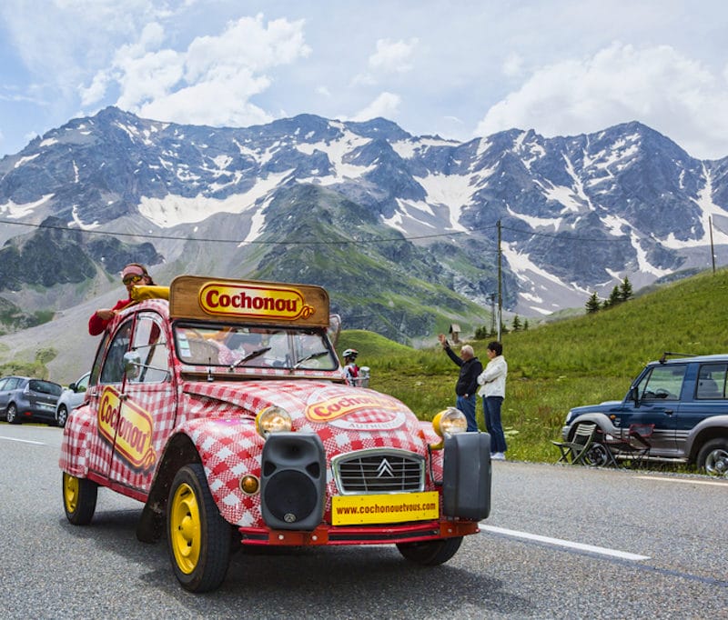 La Caravane du Tour de France : la corde sensible d’un incroyable business.