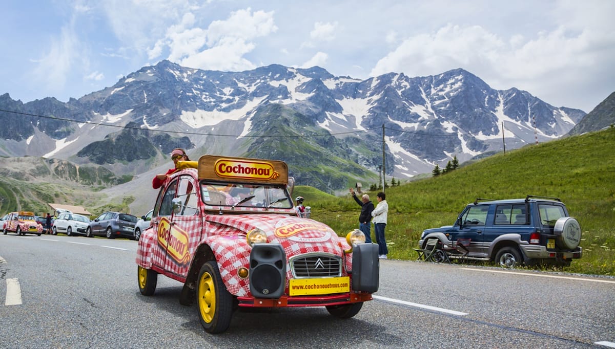 La Caravane du Tour de France : la corde sensible d’un incroyable business.